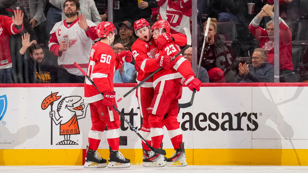 Treffer! Marco Kasper führt Red Wings zum Sieg