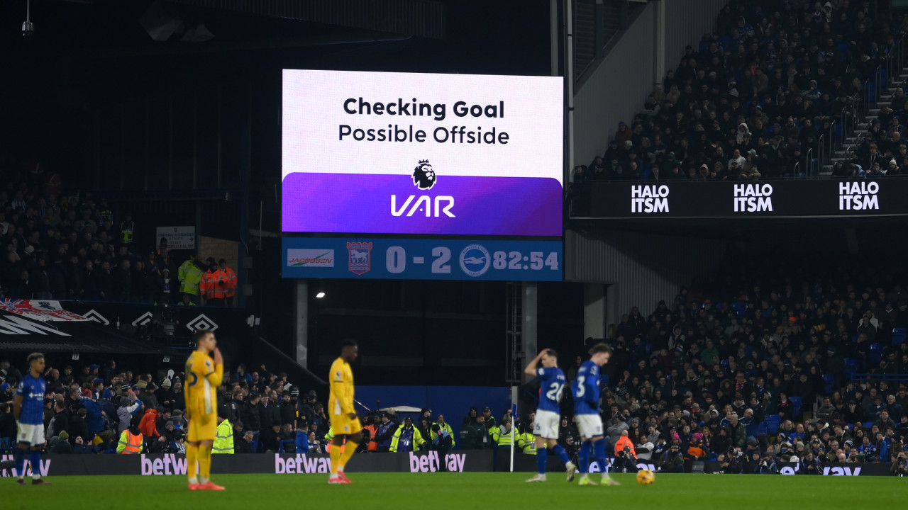 <a href='/de/daten/news/fussball/premier-league/' class='tag'>Premier League</a> führt neue Abseitstechnologie ein