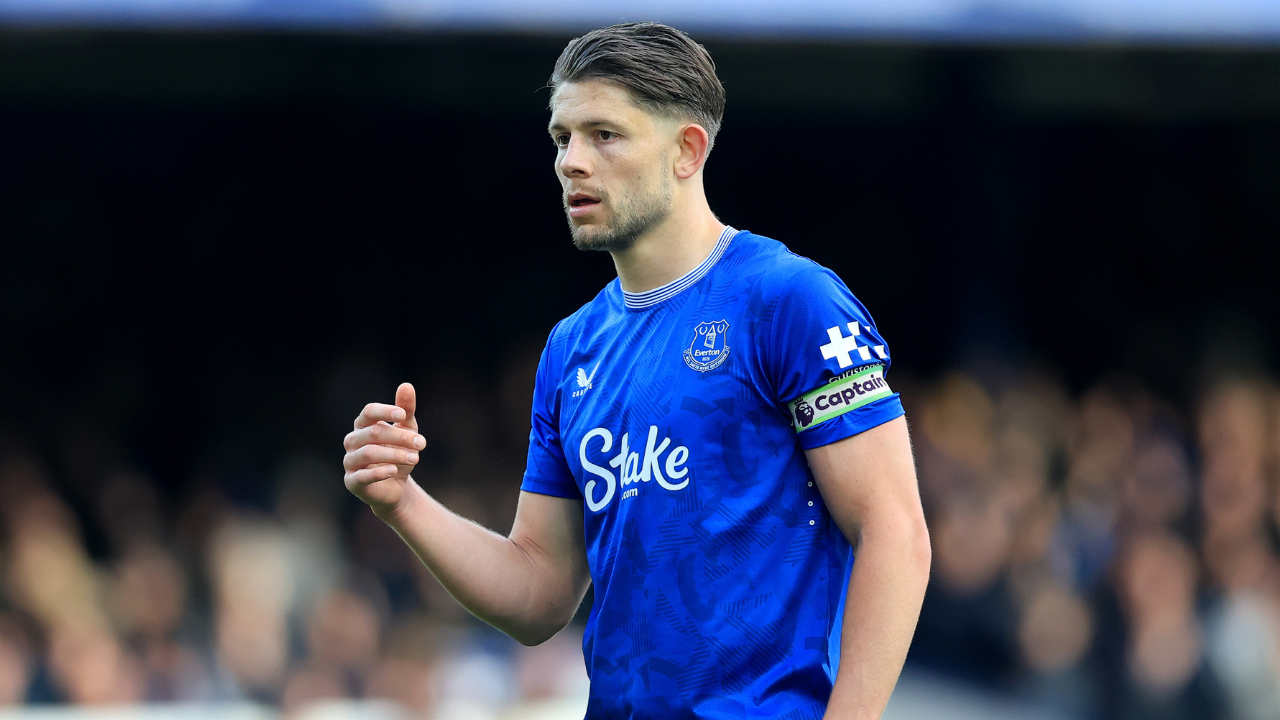 Everton-Spieler erhält nach brutaler Grätsche Drohungen