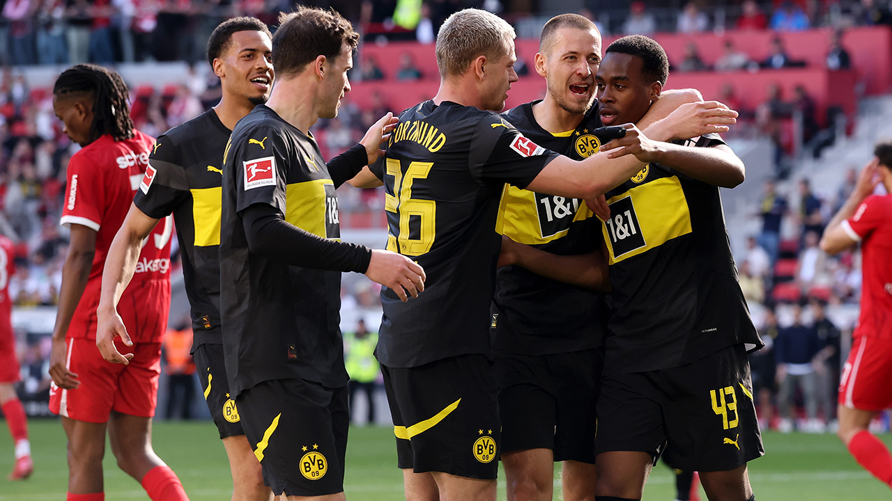 Dortmund überzeugt in Freiburg - Leverkusen erzittert Sieg
