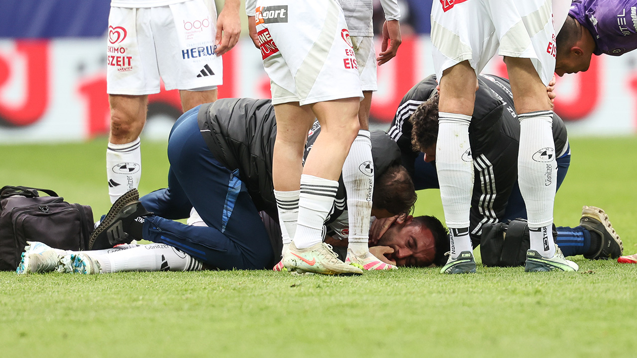 Kopfverletzung? Markus Pink zum Check im Krankenhaus