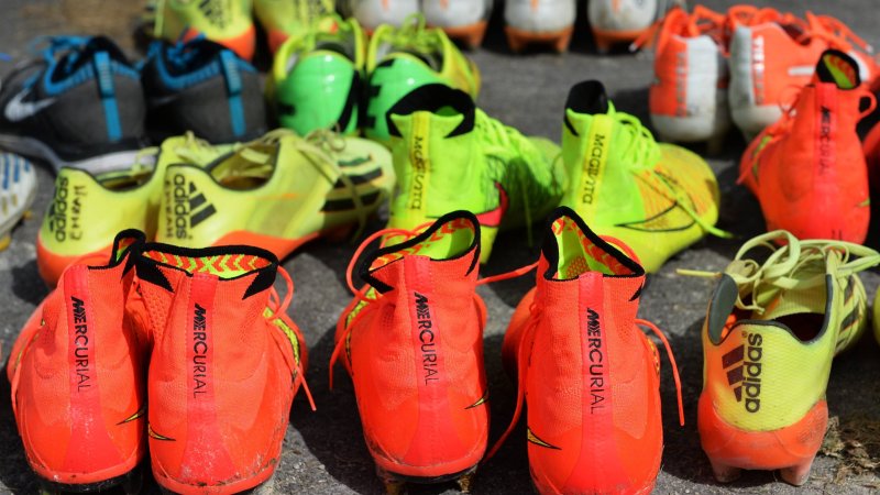 Profis müssen Fußballschuhe nicht mehr selbst bezahlen