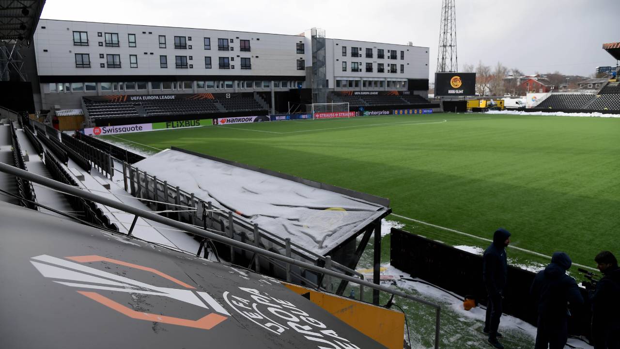 Vor EL-Viertelfinale: Stadion von Bodö/Glimt voller Schnee