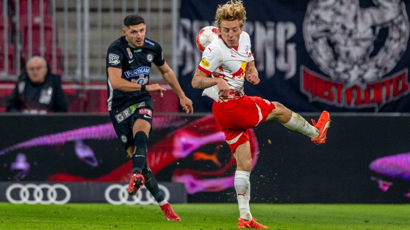 Im Derby-Schatten: Titelverteidiger gastiert in Salzburg