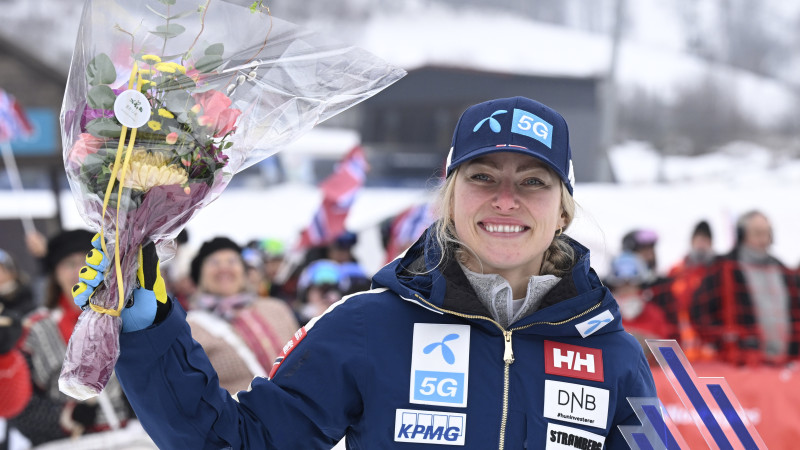 Ex-Skifahrerin präsentiert ihren Babybauch