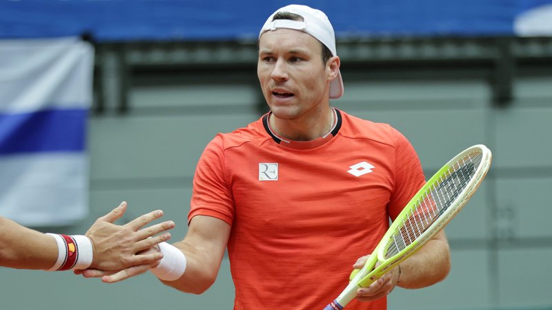 Lucas Miedler jubelt über Turniersieg in Madrid