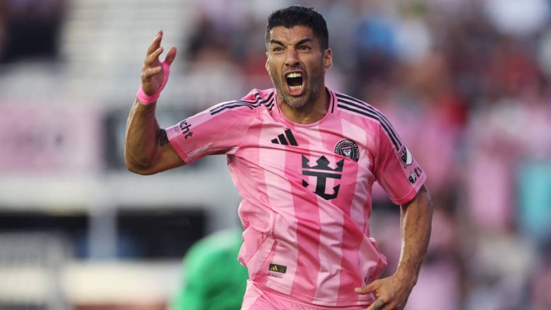 Luis Suarez beißt schon wieder zu!