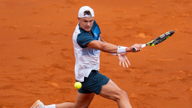 Rune bezwingt Alcaraz im Barcelona-Finale