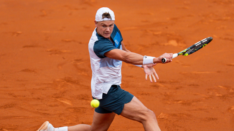 Rune bezwingt Alcaraz im Barcelona-Finale