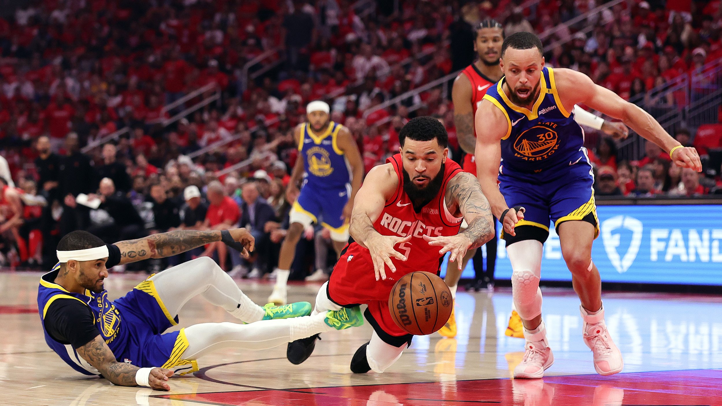 Glänzender Curry führt Warriors zu Playoff-Auftaktsieg