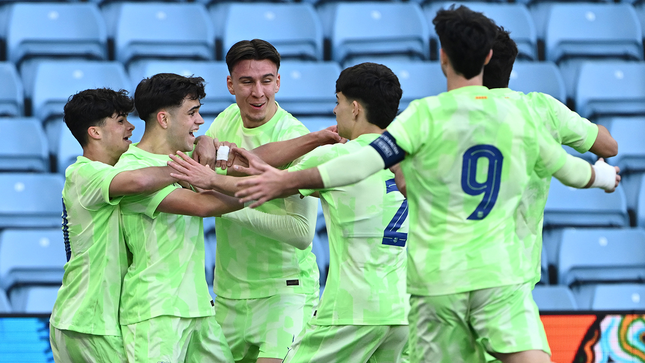 Salzburg-Schreck demontiert! Barca holt dritten YL-Titel