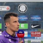 "Bauernschweine" - Sticker sorgt bei Interview für Aufregung