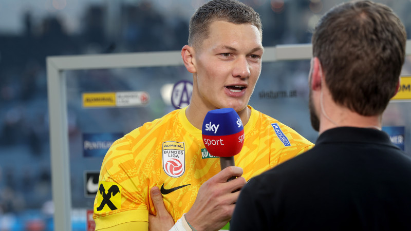 Sturm reagiert humorvoll auf "Bauernschweine"-Sticker