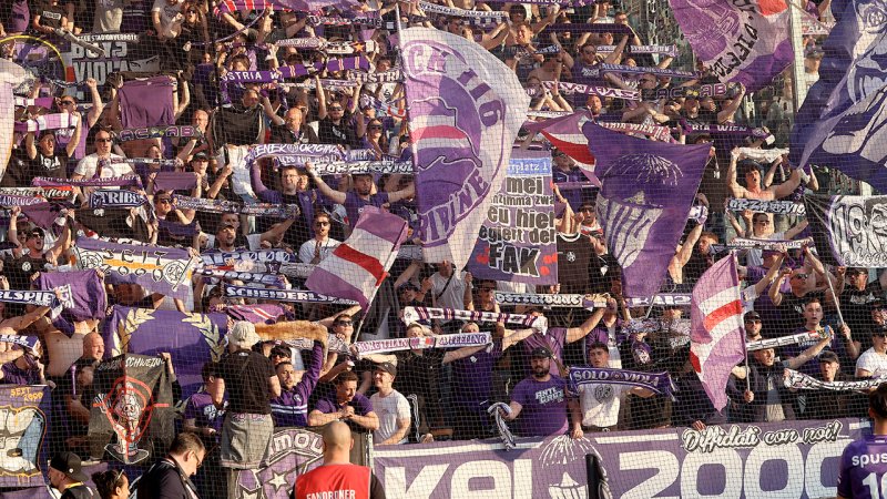 Sturm mit Anzeige! Fotograf mit FAK-Fans unter einer Decke?