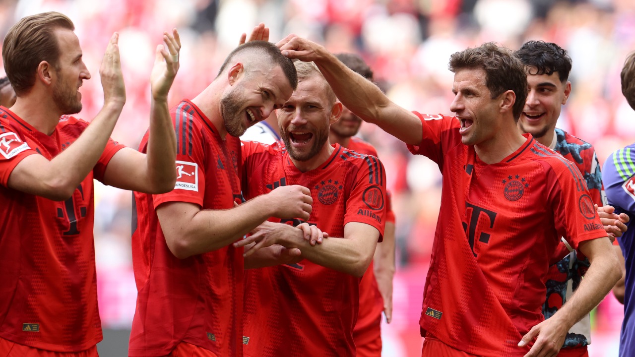 Wechsel zu Hütter! Freund bestätigt Abgang von Bayern-Kicker