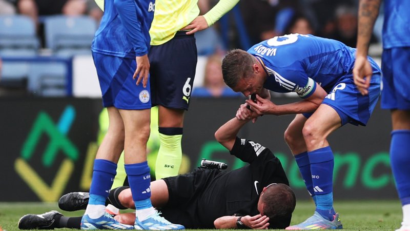 Kurios! Vardy pfeift bei Leicester-Spiel selbst