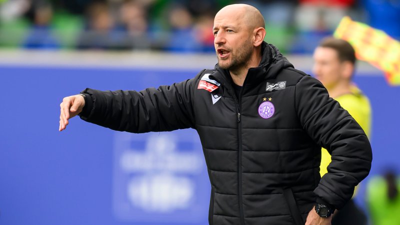 "Unglaublicher Zusammenhalt" - Helm-Lob an Team vor Derby