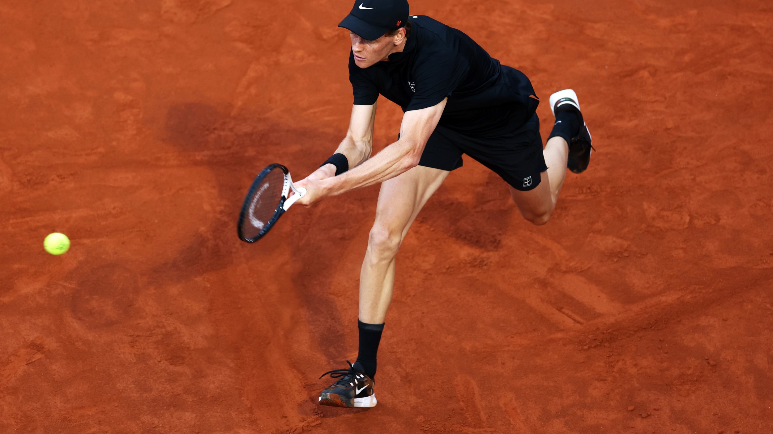 <a href='/de/daten/news/tennis/jannik-sinner/' class='tag'>Jannik Sinner</a> kehrt mit Sieg auf die Tour zurück