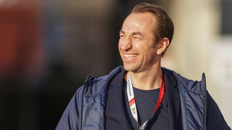 Grätscht die Austria Schalke bei einem Stürmer dazwischen?