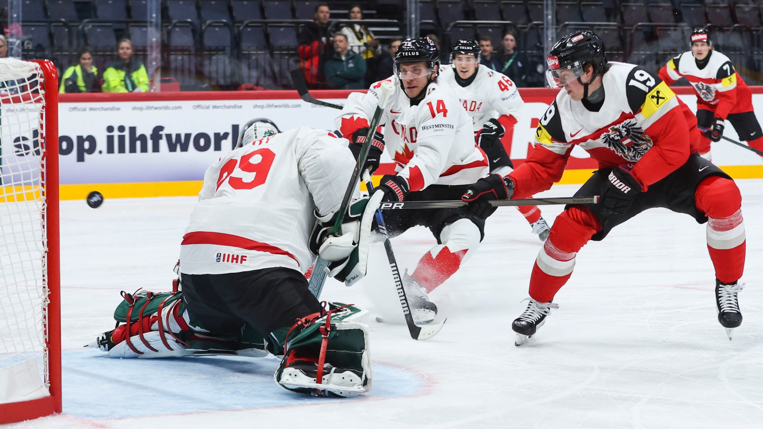 Österreich hält Kanada lange stand