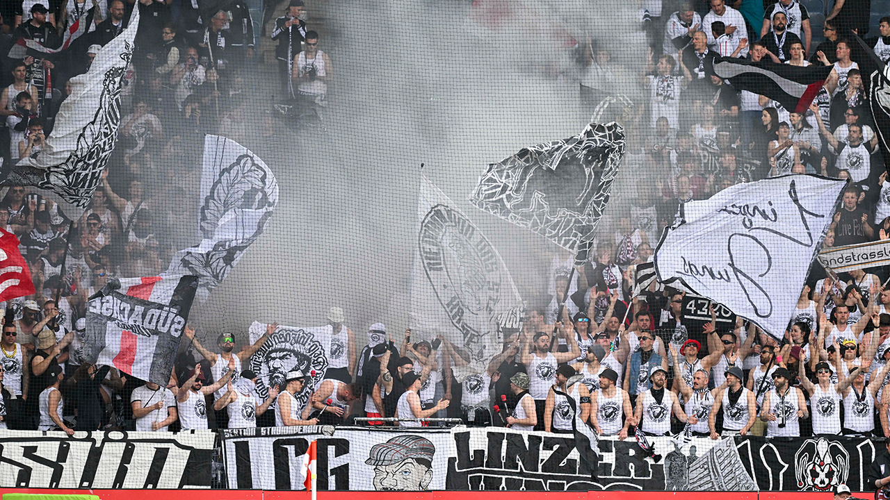 Rassistische Beleidigungen! Jetzt reagiert der <a href='/de/daten/news/fussball/lask/' class='tag'>LASK</a>