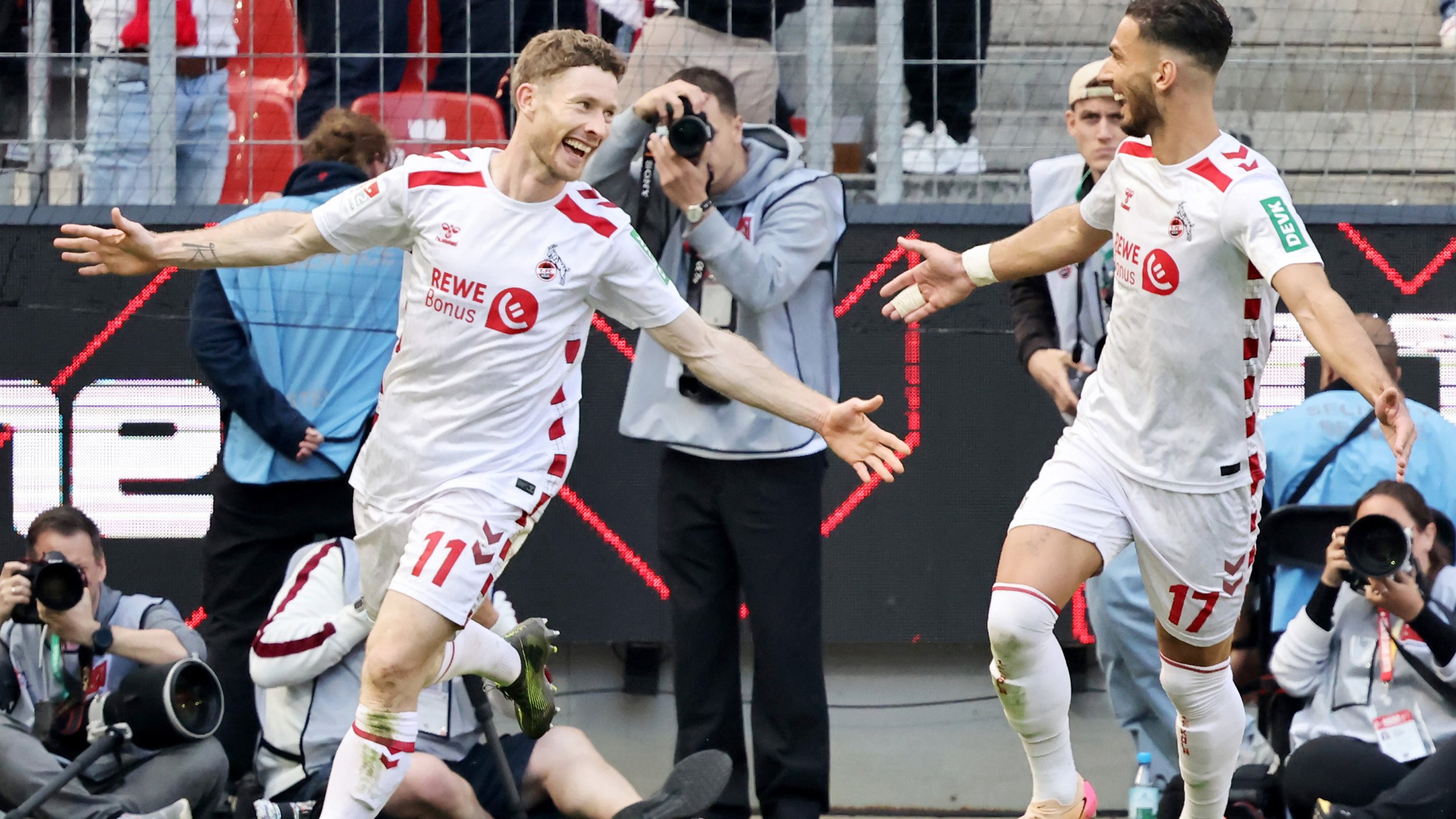 Kainz-Tor bei Kölner Aufstiegs-Party in die Bundesliga