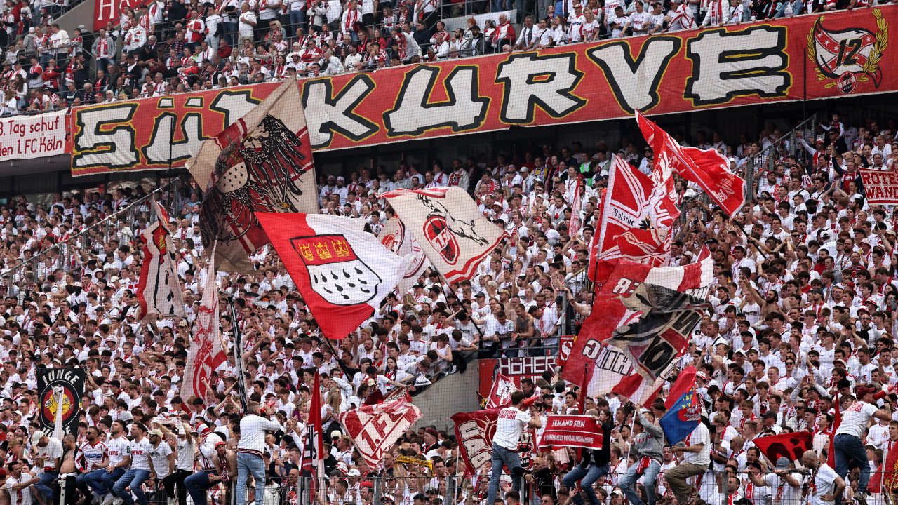 Bild für Köln-Fans verlassen nach angeblicher "Nacktkontrolle" das Stadion