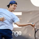 Schwärzler meistert Auftakt als Titelverteidiger erfolgreich