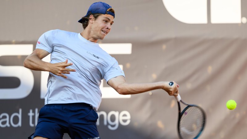 Schwärzler meistert Auftakt als Titelverteidiger erfolgreich