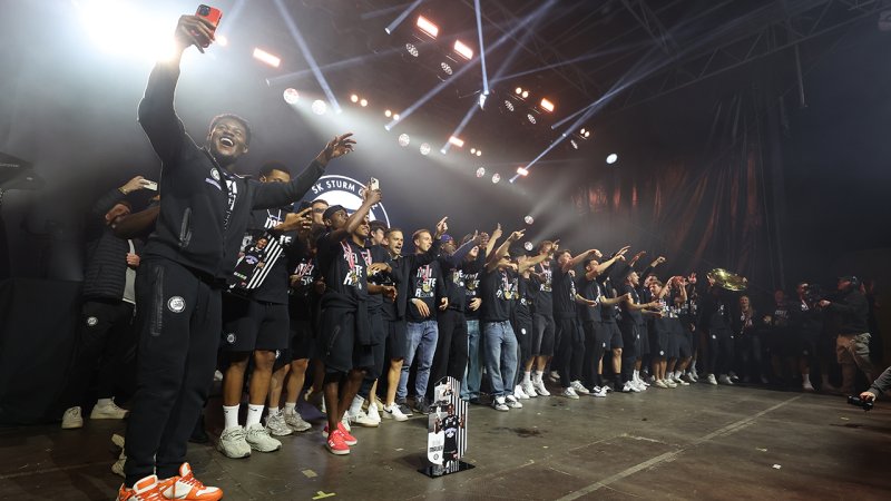 Die besten Bilder: Sturms Party-Nacht vor dem Stadion