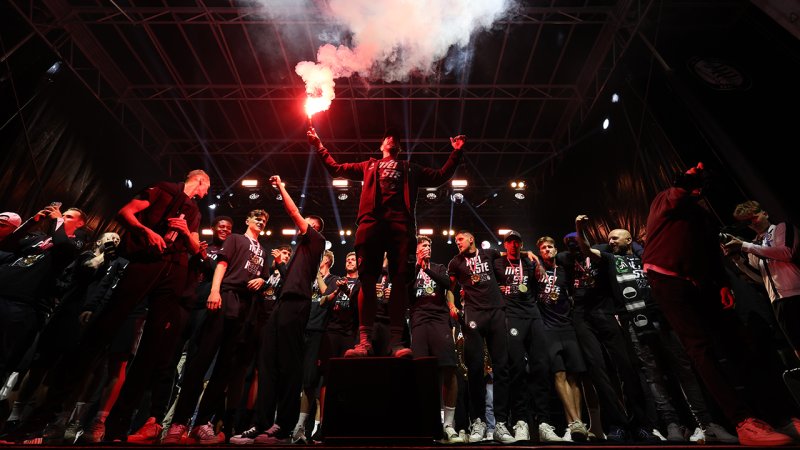 Die besten Bilder: Sturms Party-Nacht vor dem Stadion