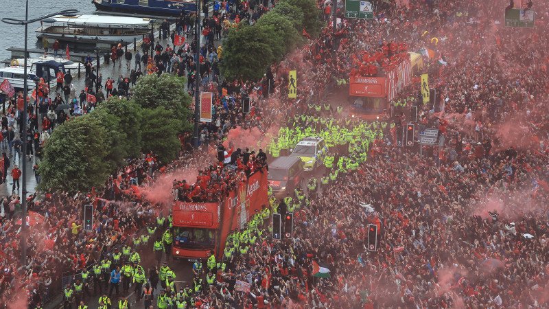 Schock! Auto rast bei Liverpool-Meisterfeier in Passanten