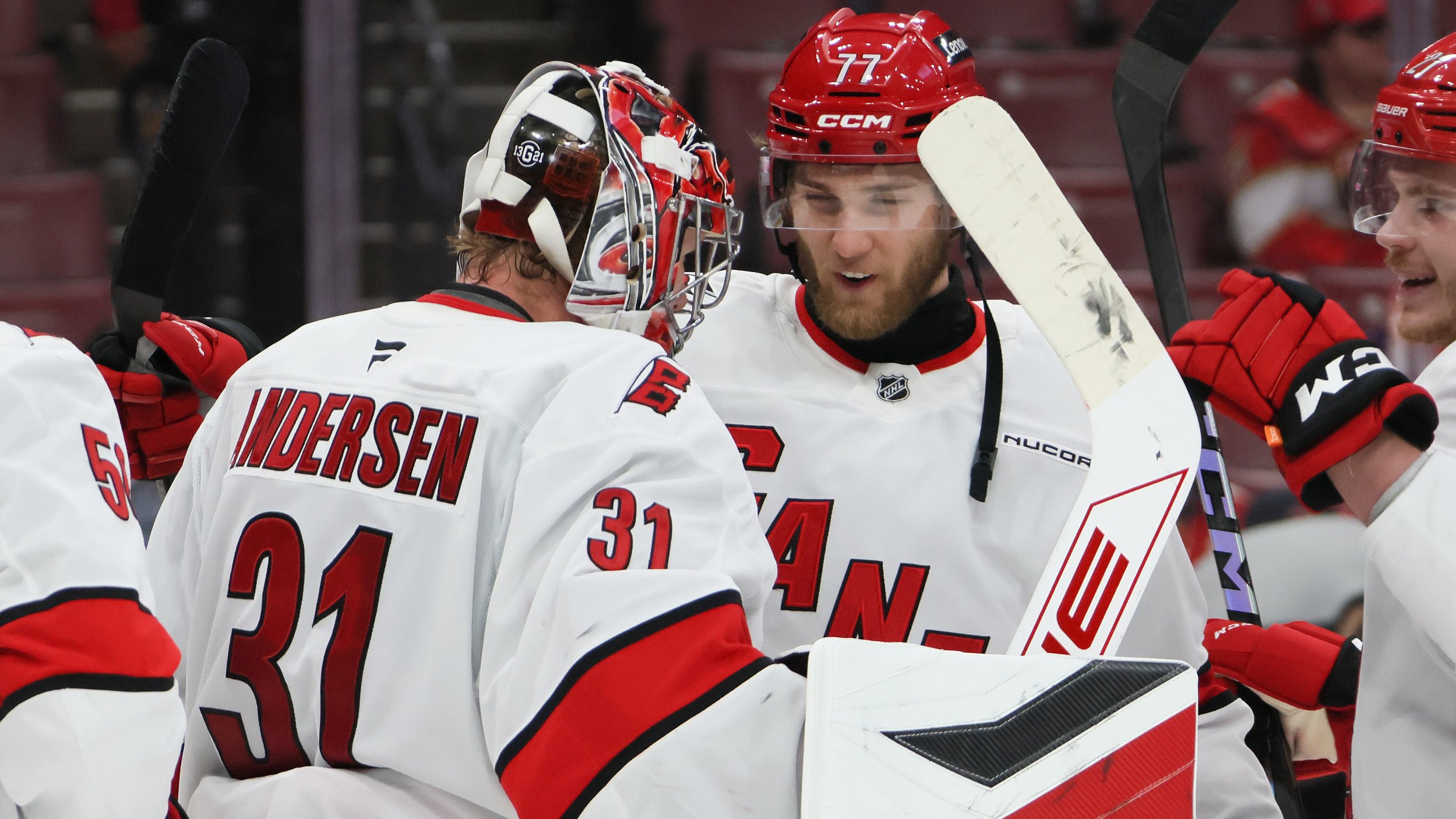 Entscheidung vertagt! Hurricanes bezwingen Panthers