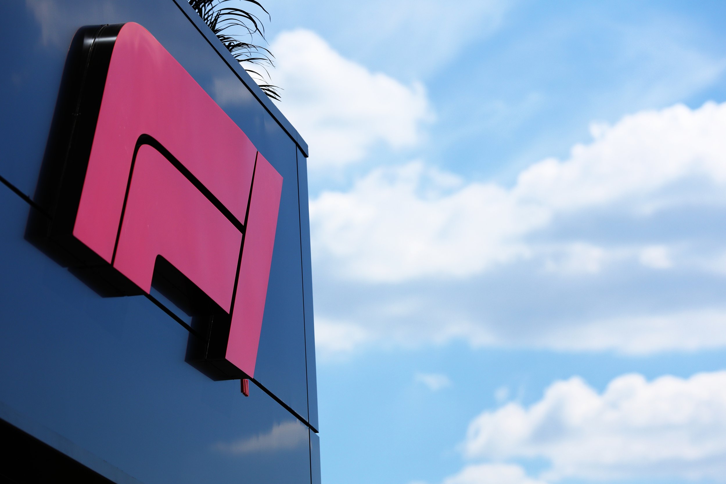 Konkurrenz für Red Bull! F1 bekommt offiziellen Energydrink