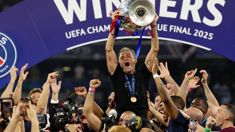 Bilder! So lässt es PSG mit dem Henkelpott krachen