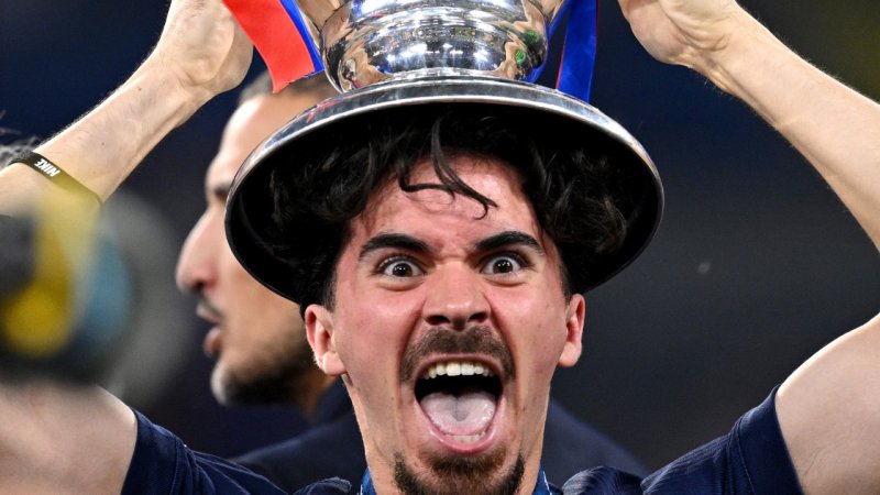 Bilder! So lässt es PSG mit dem Henkelpott krachen