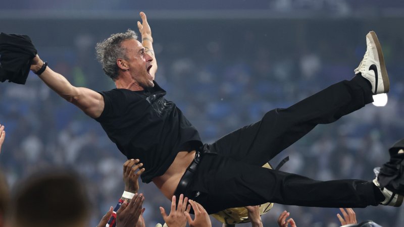 Bilder! So lässt es PSG mit dem Henkelpott krachen