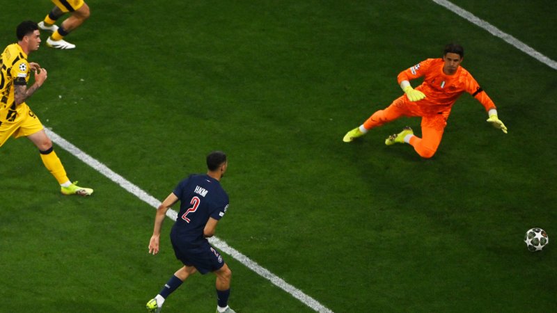 Bilder! So lässt es PSG mit dem Henkelpott krachen