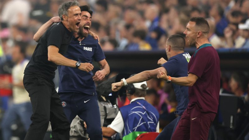 Bilder! So lässt es PSG mit dem Henkelpott krachen