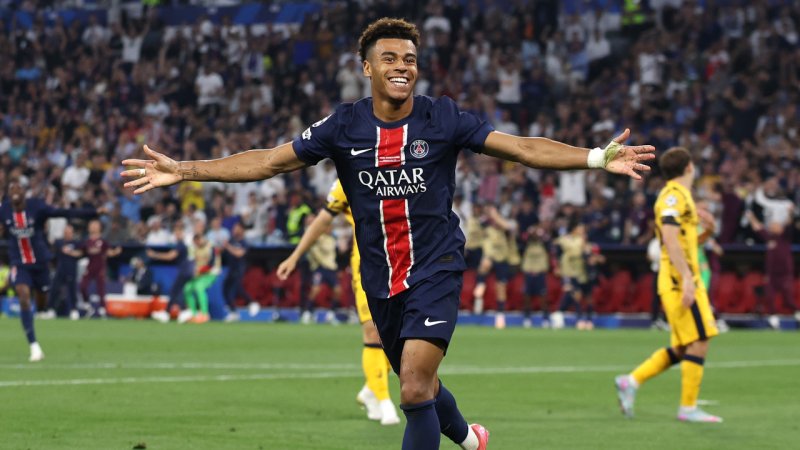 Bilder! So lässt es PSG mit dem Henkelpott krachen