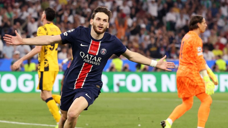 Bilder! So lässt es PSG mit dem Henkelpott krachen