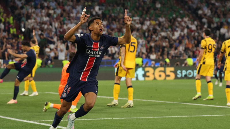 Bilder! So lässt es PSG mit dem Henkelpott krachen