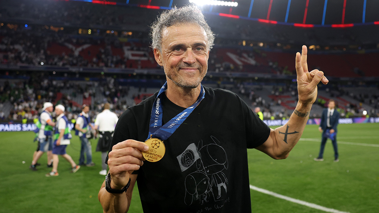 Berührend! Shirt und Choreo für verstorbene Enrique-Tochter