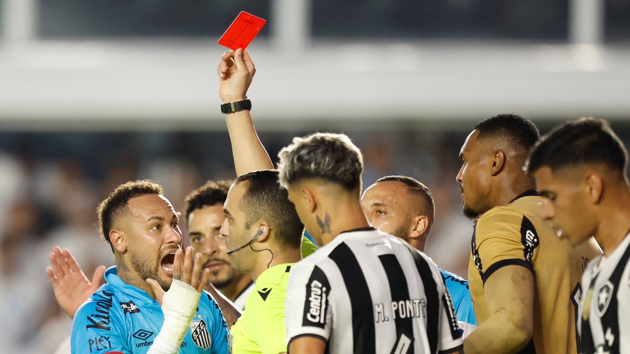 Verabschiedet sich <a href='/de/daten/news/fussball/neymar/' class='tag'>Neymar</a> bei Santos mit Gelb-Rot?