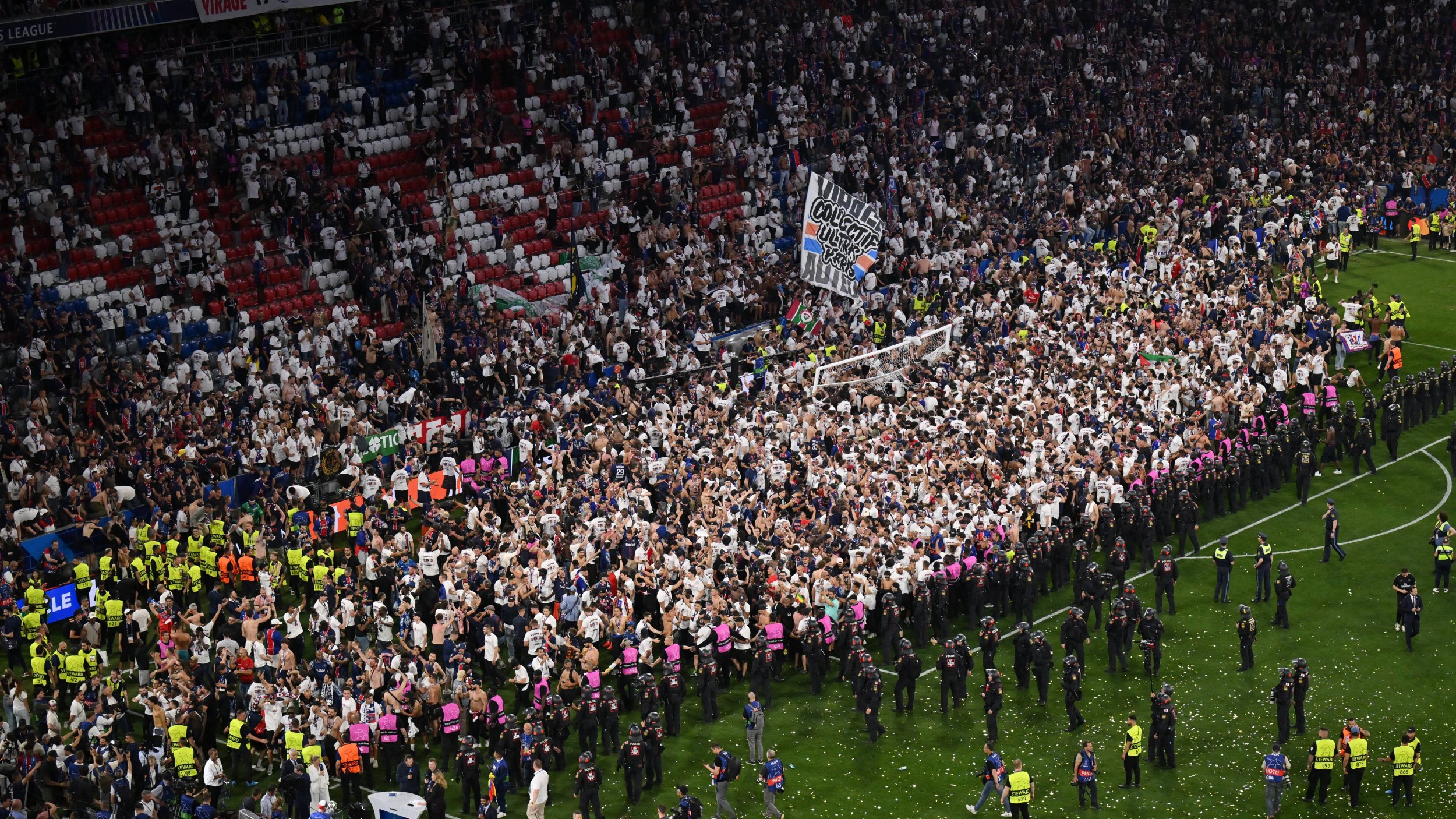 PSG-Fans zerstörten Rasen vor DFB-Match - Wer muss haften?