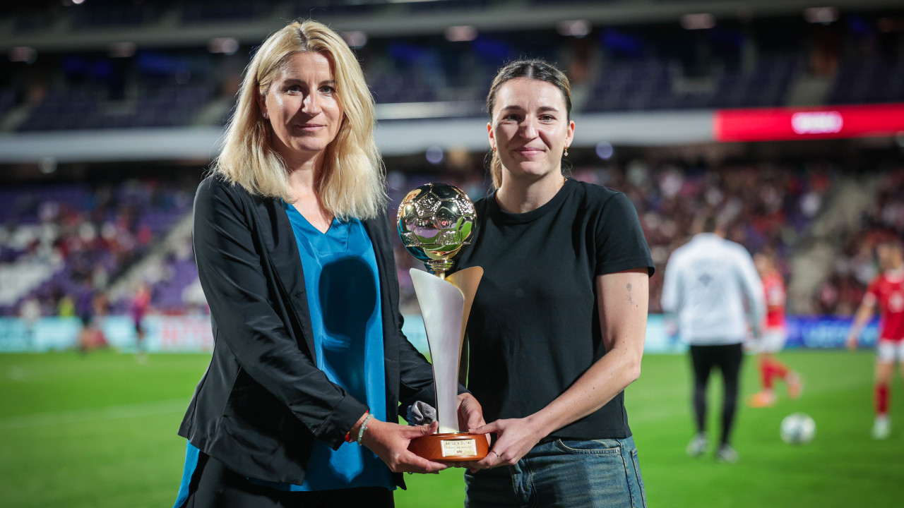 Fußballerin des Jahres: Dunst vor <a href='/de/daten/news/laenderspiel/' class='tag'>Länderspiel</a> ausgezeichnet