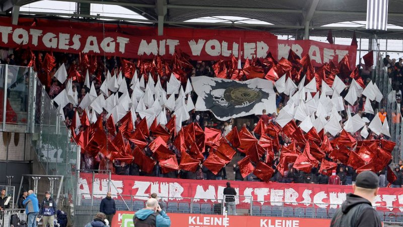 Preisvergleich: So viel kosten die Bundesliga-Abos 2025/26