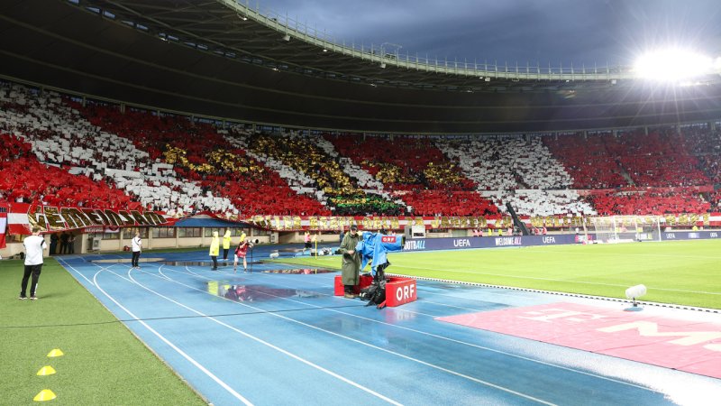ÖFB-Fans mit Botschaft ans Präsidium