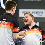 Darts: Deutsche zittern sich nach Sensation ins Halbfinale