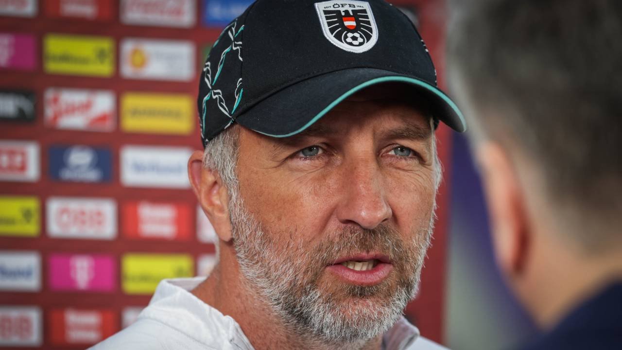 ÖFB-Teamchef Schriebl bei Frauen-EM auf Stadion-Tour
